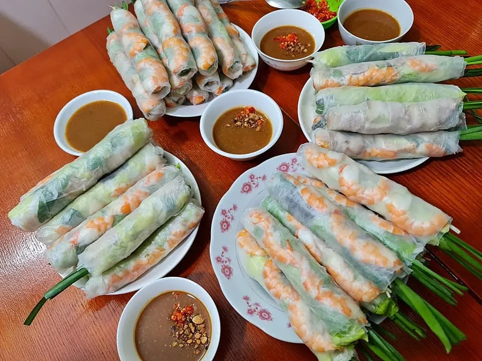 1 cuốn gỏi cuốn bao nhiêu calo? Cách ăn không béo?