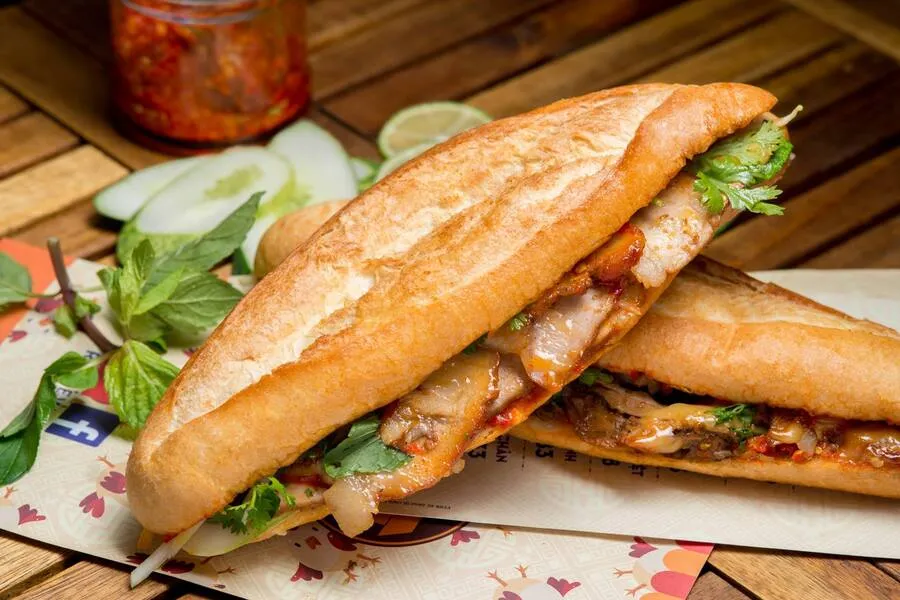 1 ổ bánh mì thịt chả bao nhiêu calo? Có tăng cân không?