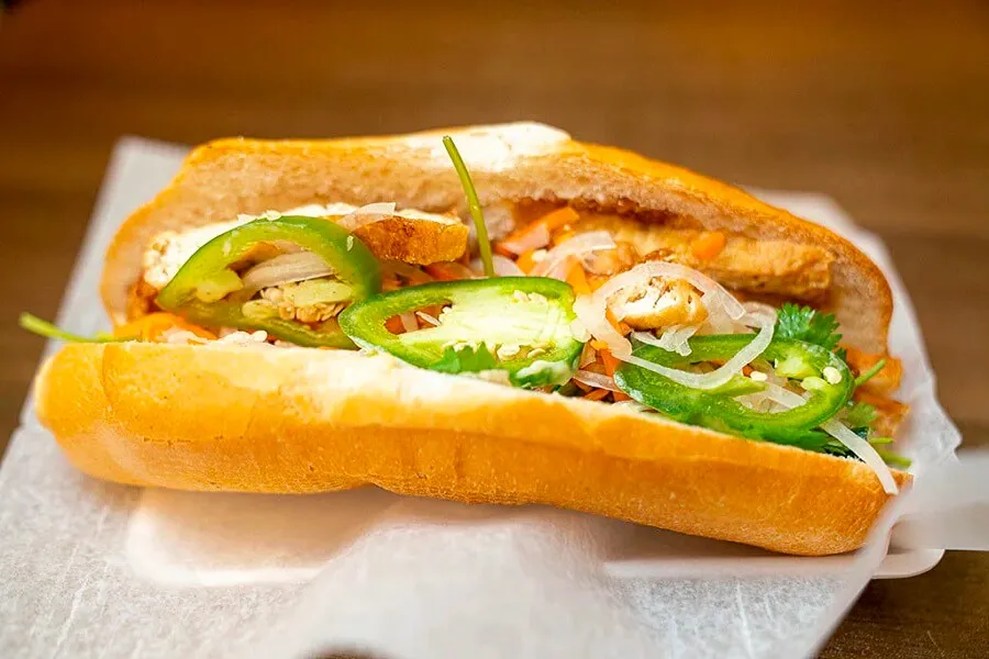 Bánh mì chay bao nhiêu calo? Ăn chay có béo không?