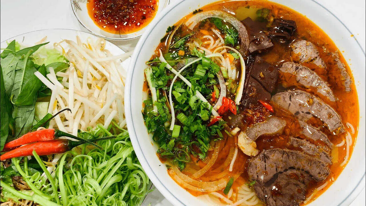 Bún bò bao nhiêu calo? Ăn nhiều béo không?