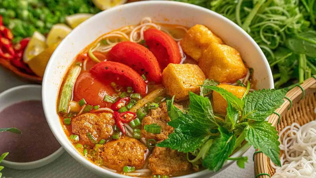 Bún riêu bao nhiêu calo? Ăn bún riêu có béo không?