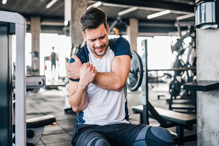 Cần làm gì nếu gặp tình trạng đau cổ tay khi tập Gym?