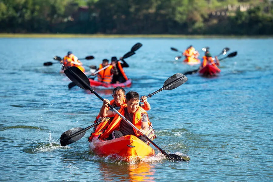 Chèo thuyền kayak là gì? Thông tin cần biết về thuyền kayak