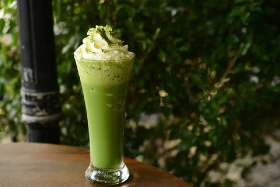 Giải đáp thắc mắc: 1 ly matcha đá xay bao nhiêu calo?