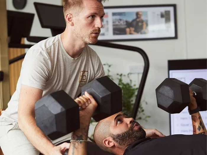 Giải đáp thắc mắc: Thuê PT tập gym bao nhiêu tiền?