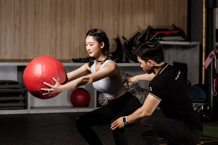 Giải đáp thắc mắc: Thuê PT tập gym bao nhiêu tiền?