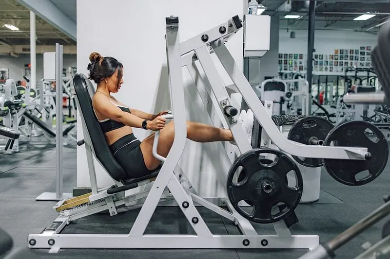 Top 16 các bài tập chân cho nam tại nhà và phòng gym